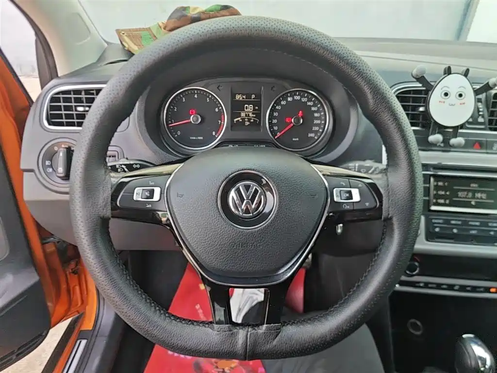 Volkswagen Polo 2014 1.6L Cross Polo Automatic фото 11