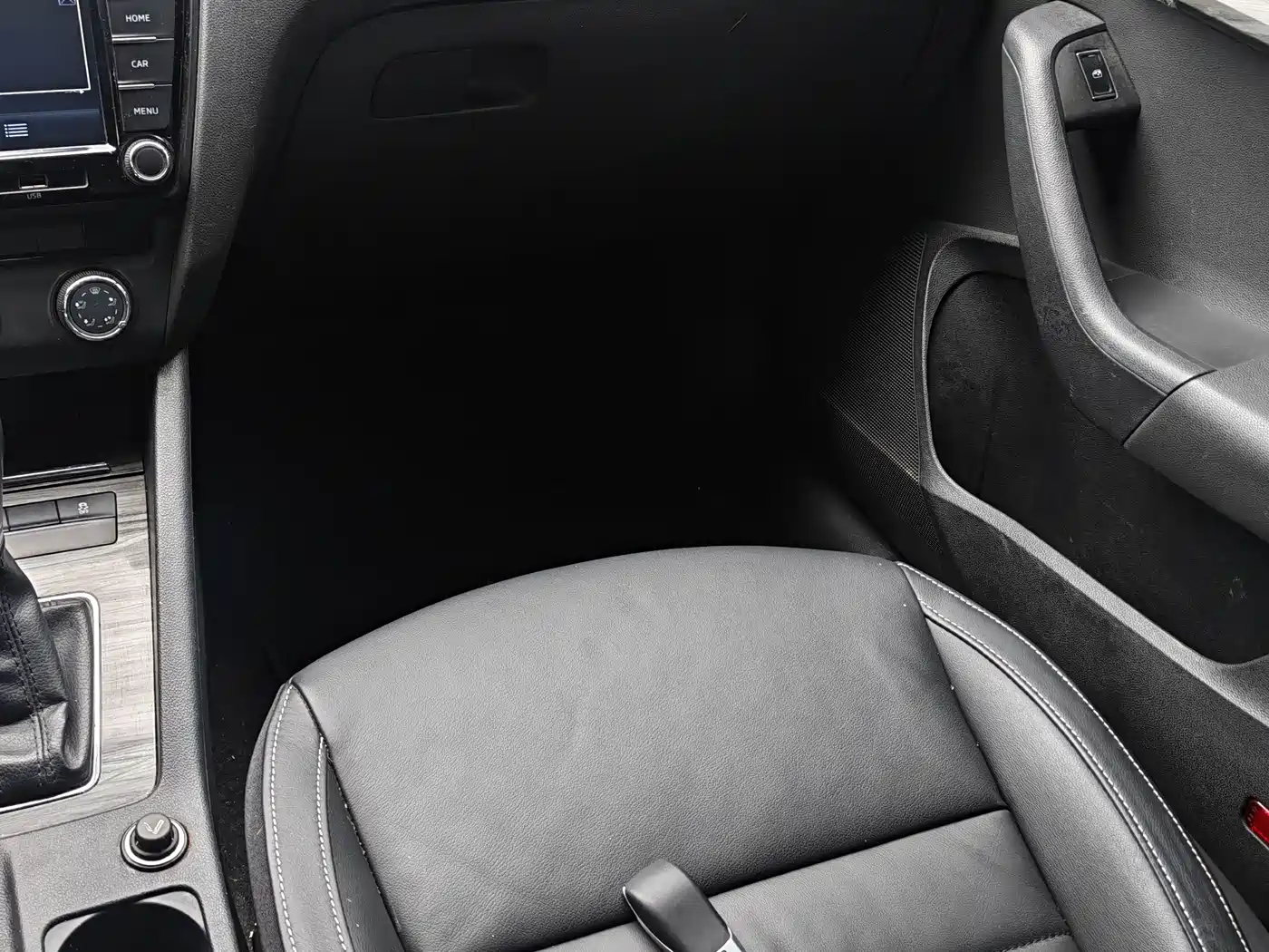 Škoda Octavia 2016 1.6L Automatic Smart Edition фото 3