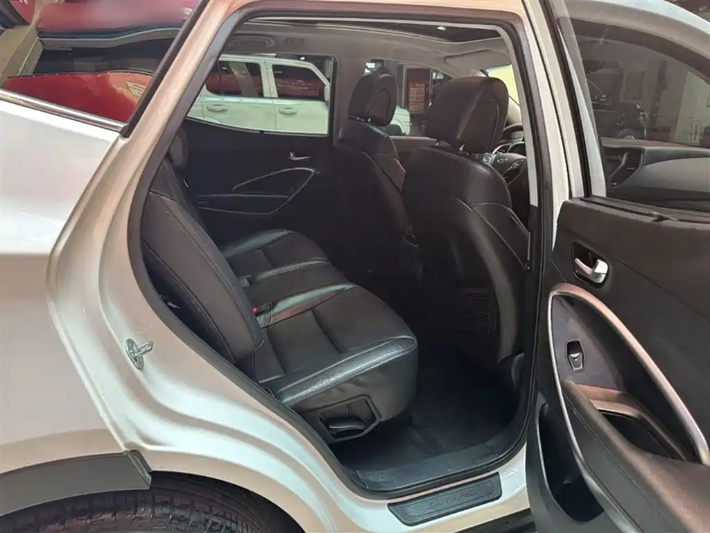 Hyundai Santa Fe 2015 2.0T Automatic 4WD Smart 7-seater фото 18