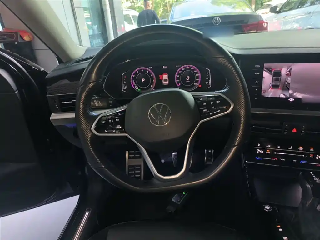 Volkswagen Passat 2022 330TSI Luxury Edition фото 11