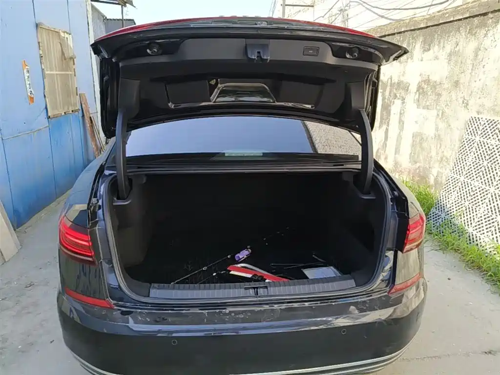 Volkswagen Passat 2023 Facelift 330TSI Starlight Luxury Edition фото 19