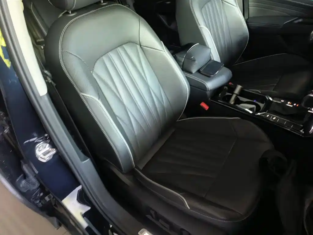 Volkswagen Passat 2022 330TSI Luxury Edition фото 25