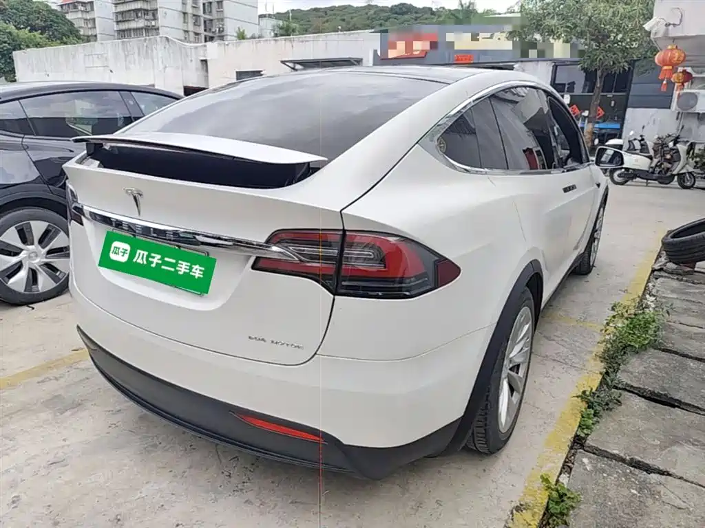 TESLA MODEL X