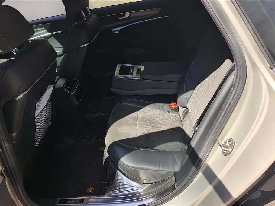 Audi A6L 2021 40 TFSI Luxury Sport фото 11