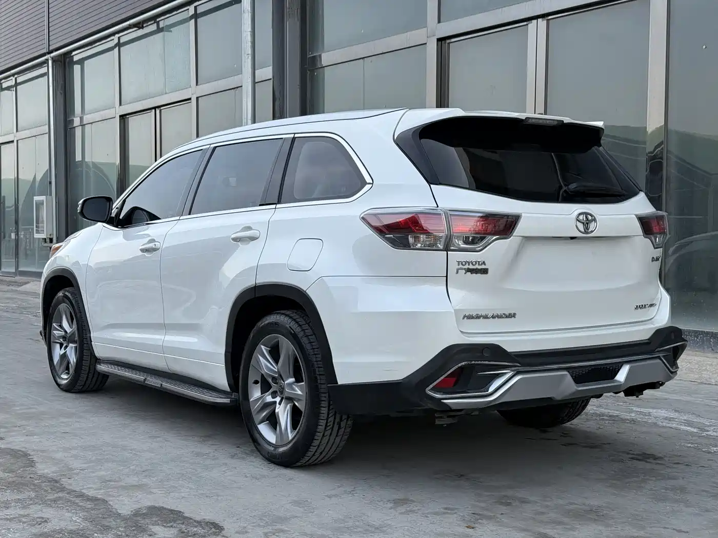 TOYOTA HIGHLANDER