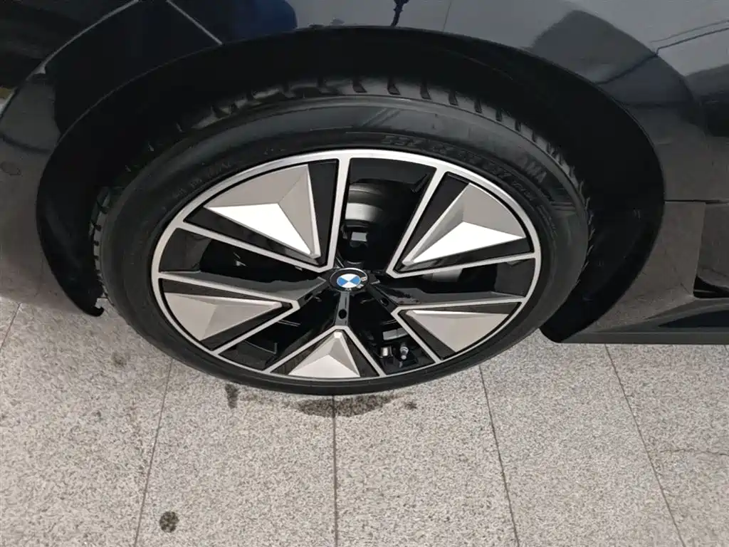 BMW i3 2025 eDrive 40 L Shadow Night Package фото 23