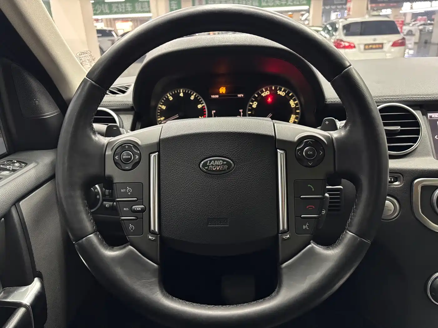 Land Rover Discovery 2016 3.0 SC V6 SE фото 16