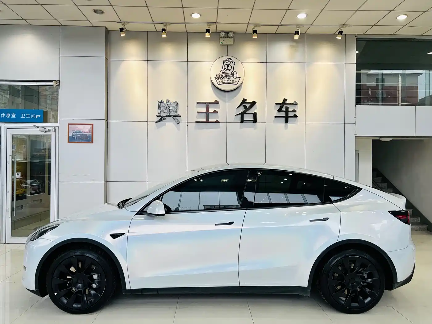 TESLA MODEL Y