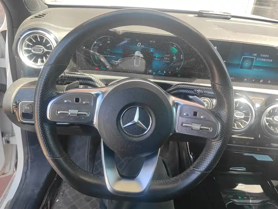Mercedes-Benz A-Class 2021 A 200 L Sport Sedan Fashion Edition фото 15