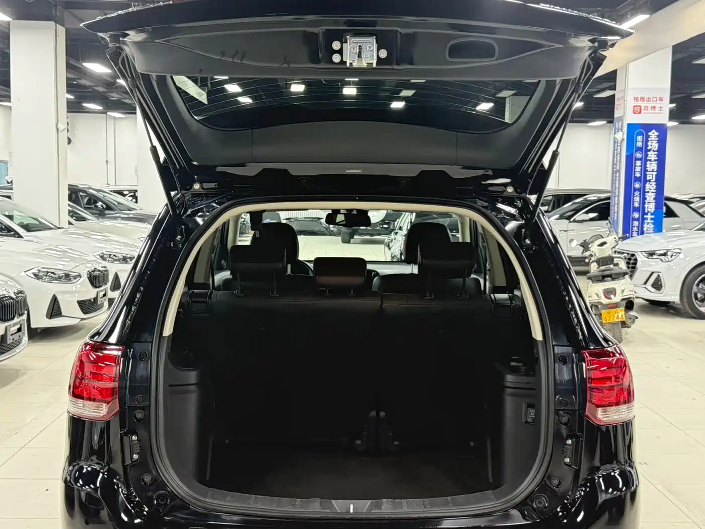Mitsubishi Outlander 2021 Facelift 2.0L 2WD Premium Edition 5-Seater фото 20