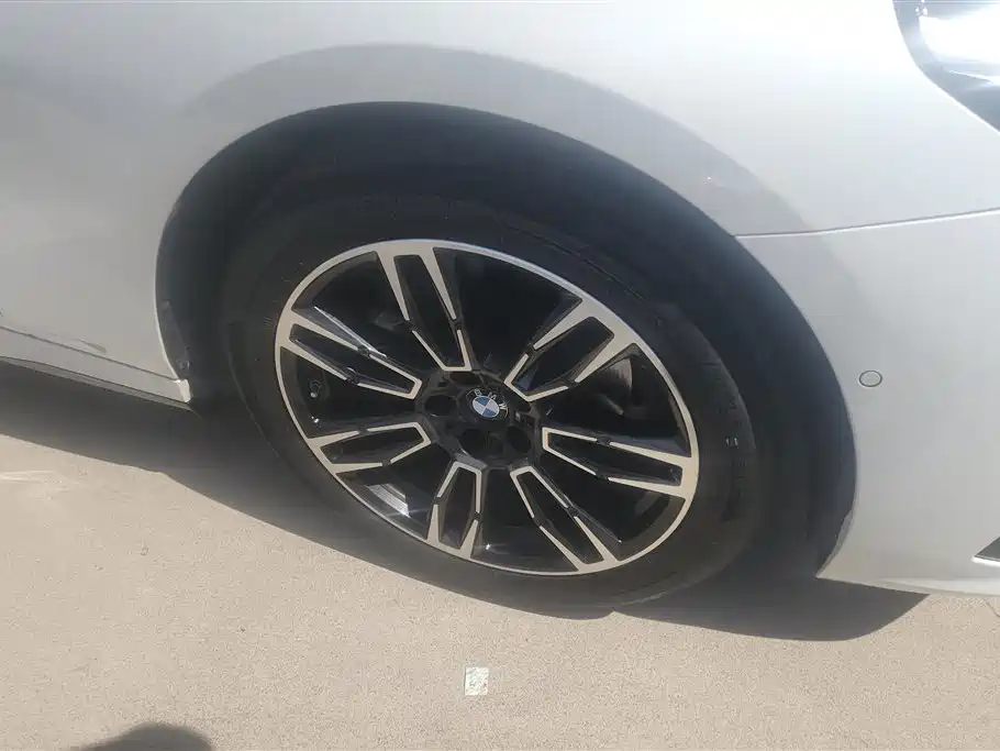 BMW 5 Series 2024 525Li M Sport Package фото 6