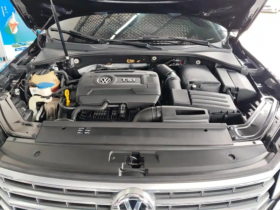 Volkswagen Passat 2017 330TSI DSG Luxury фото 10