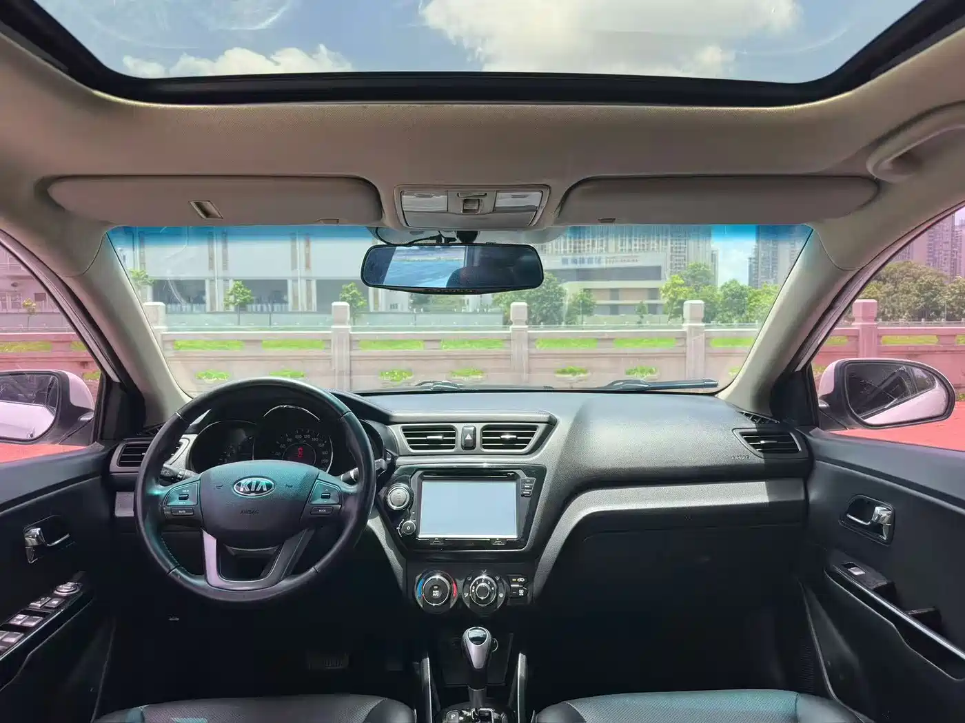 Kia K2 2012 Sedan 1.6L AT Premium Commemorative Edition фото 5