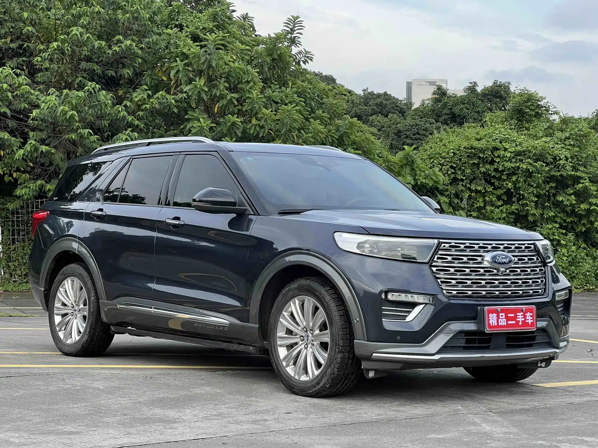 Фото 4 - Ford Explorer