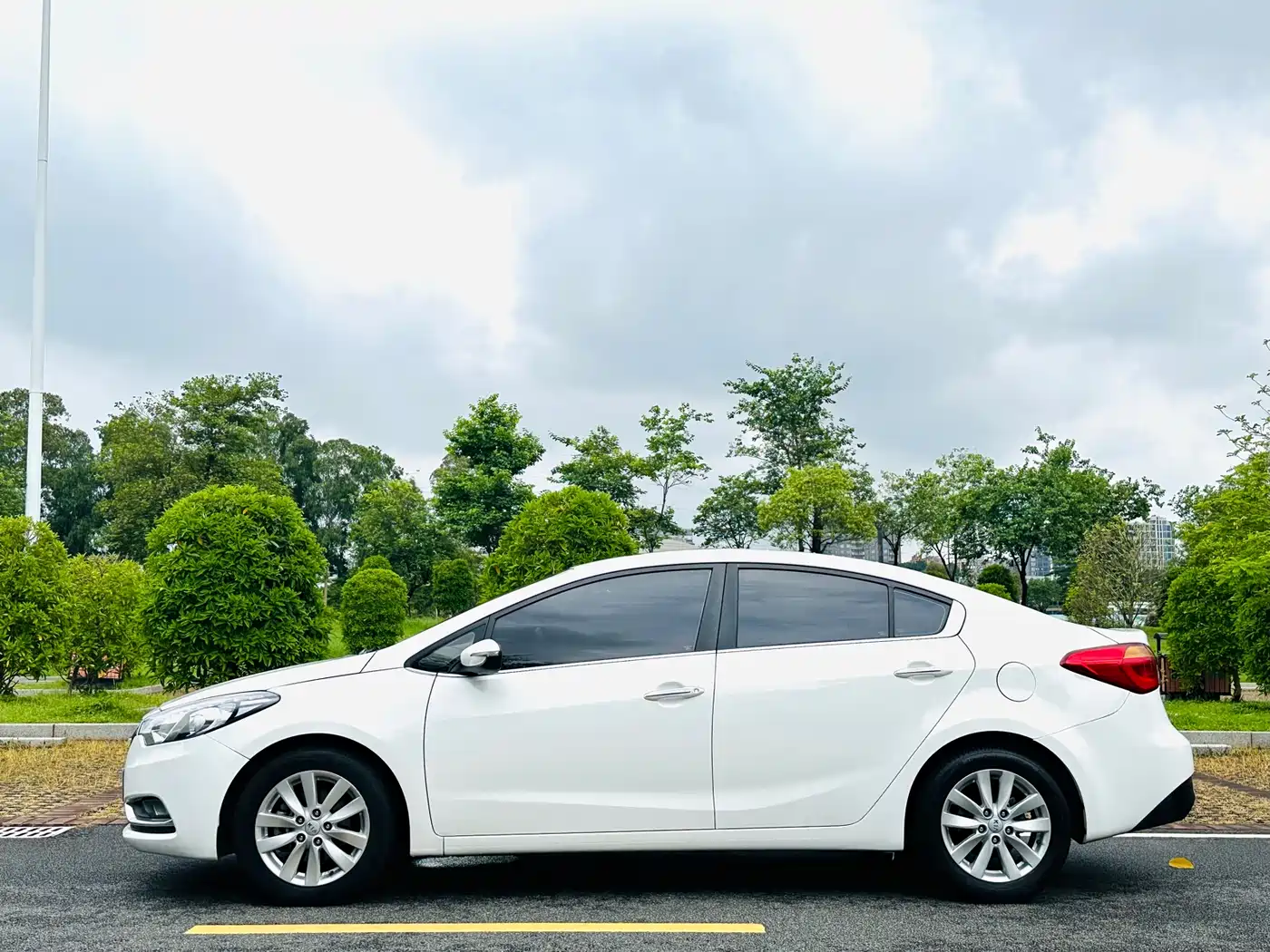 Kia K3 2015 1.6L Automatic GLS фото 8