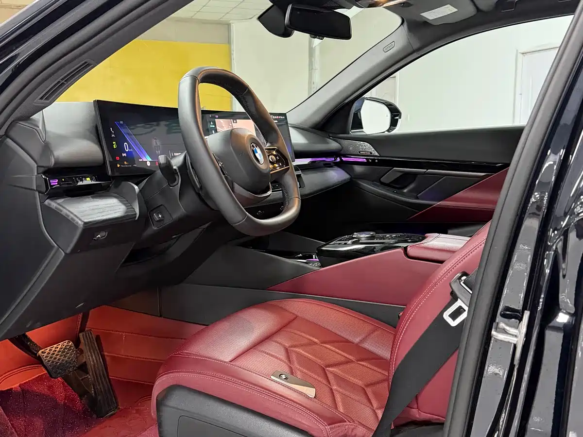 BMW 5 Series 2024 525Li Luxury Package фото 4