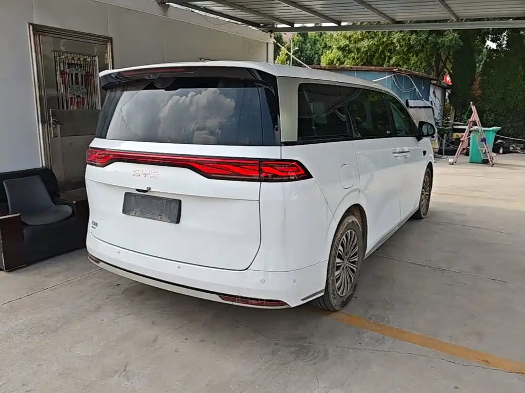 BYD Xia 2025 2025 DM-i 1.5T 180km Surpass Edition