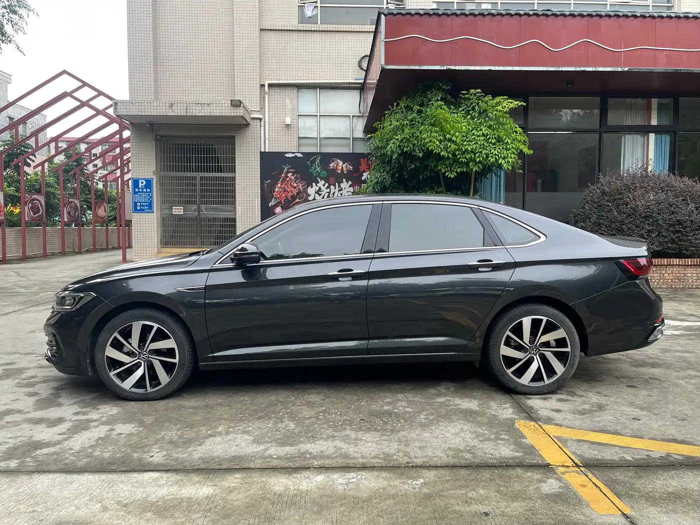 Volkswagen Sagitar 2023 300TSI DSG Surpassing Edition фото 7