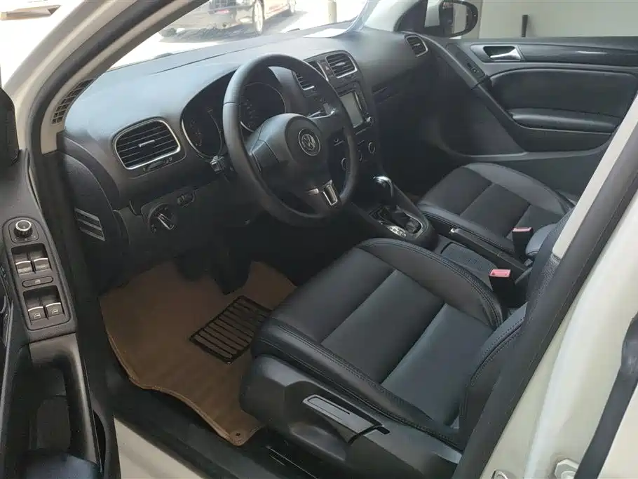 Volkswagen Golf 2012 1.6 Automatic Comfort Type фото 9