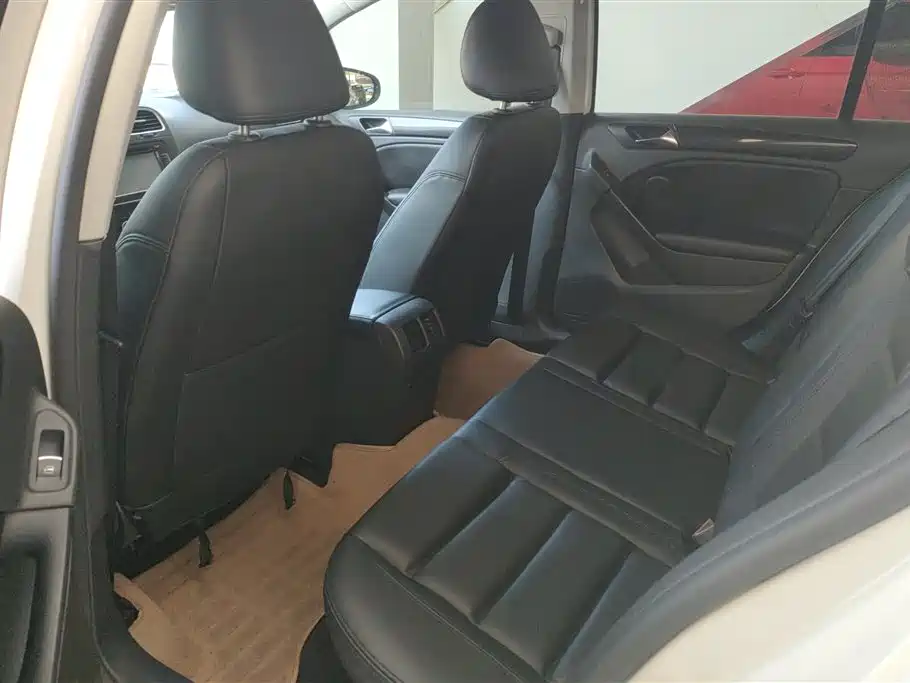 Volkswagen Golf 2012 1.6 Automatic Comfort Type фото 11