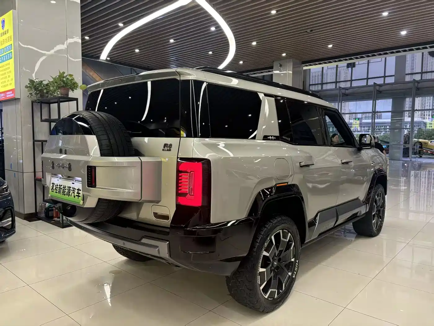 Fang Cheng Bao Leopard 8 2025 2025 Zhiyong Flagship 6-Seater