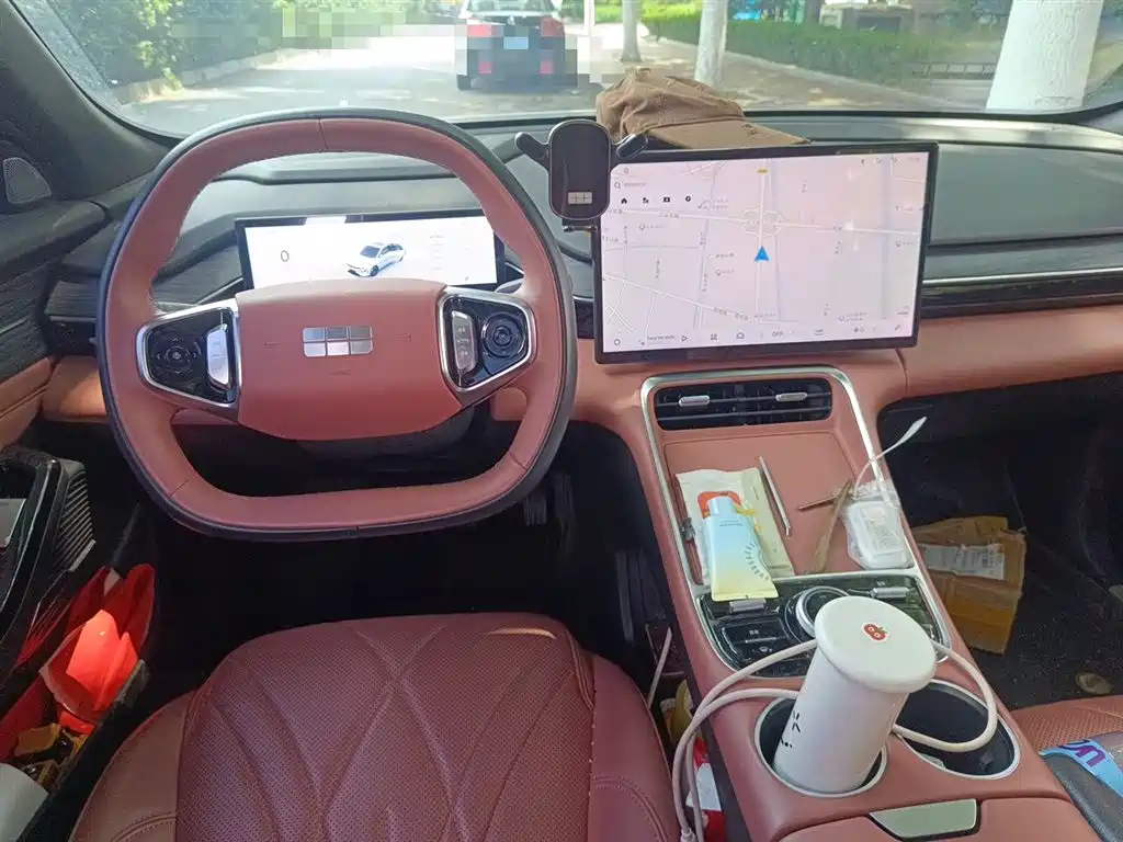 Geely Galaxy Galaxy L6 2025 EM-i 140km Explorer+ Edition фото 10