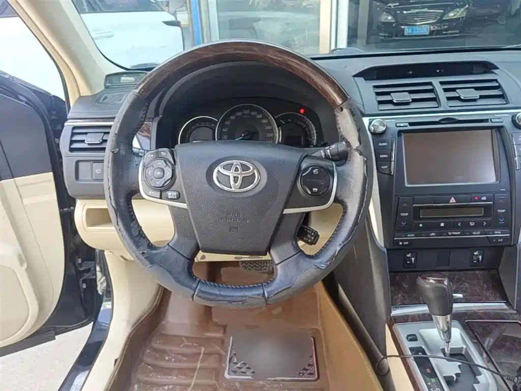 Toyota Camry 2015 2.5G Luxury Navigation Edition фото 11
