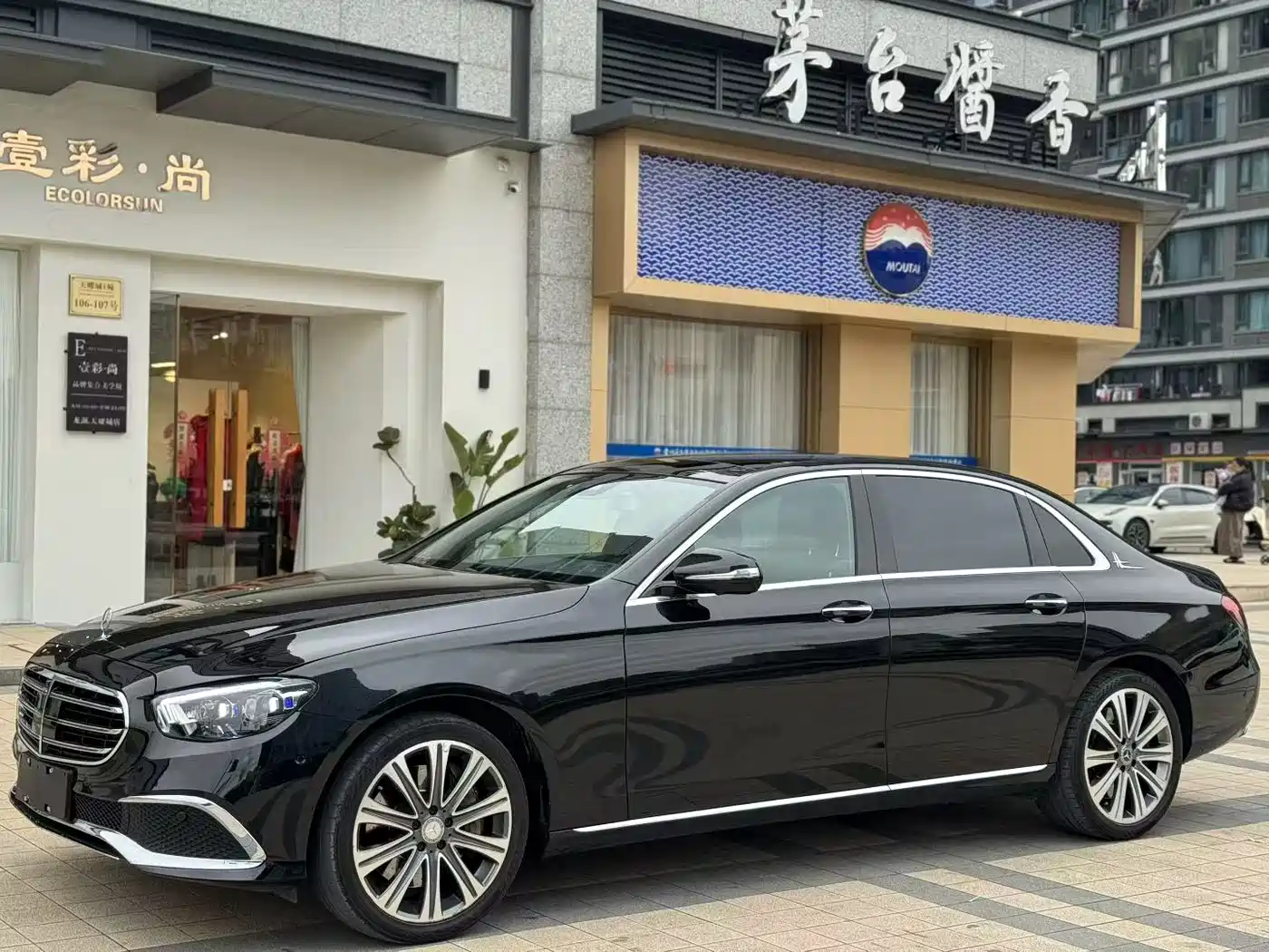 Mercedes-Benz E-Class 2017 Model E 320 L 4MATIC фото 2