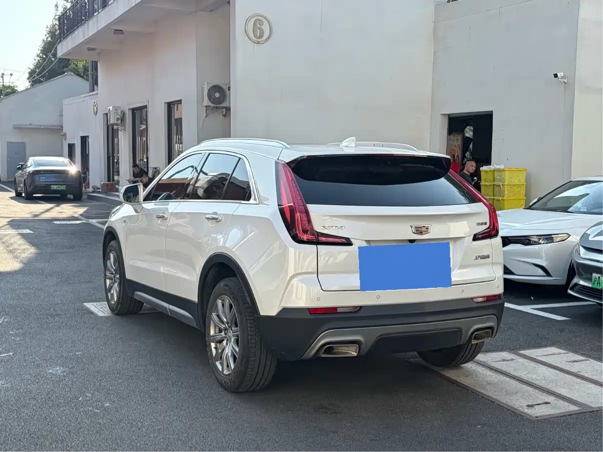 Фото 6 - Cadillac XT4