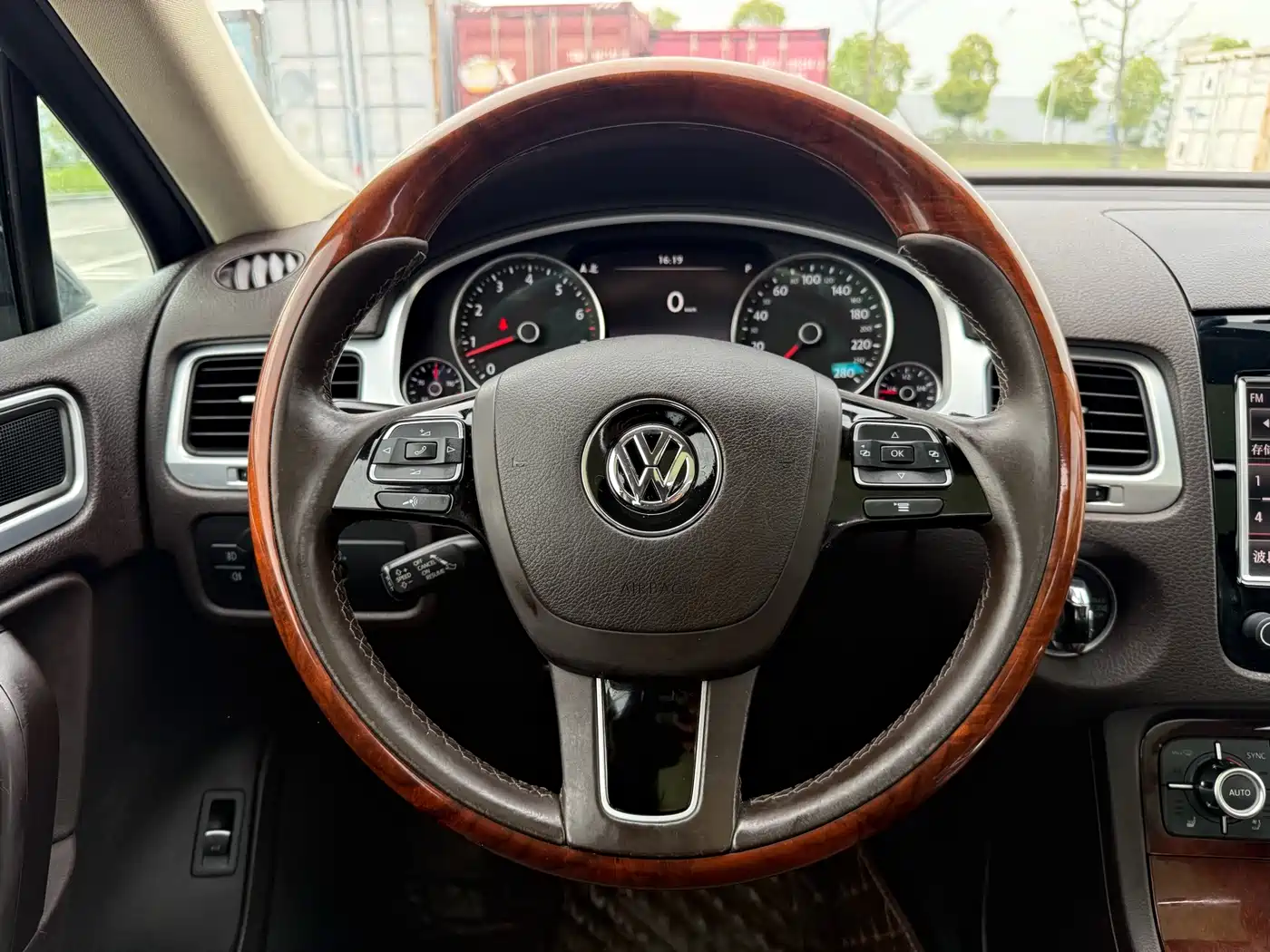 Volkswagen Touareg 2011 3.0TSI Comfort фото 11