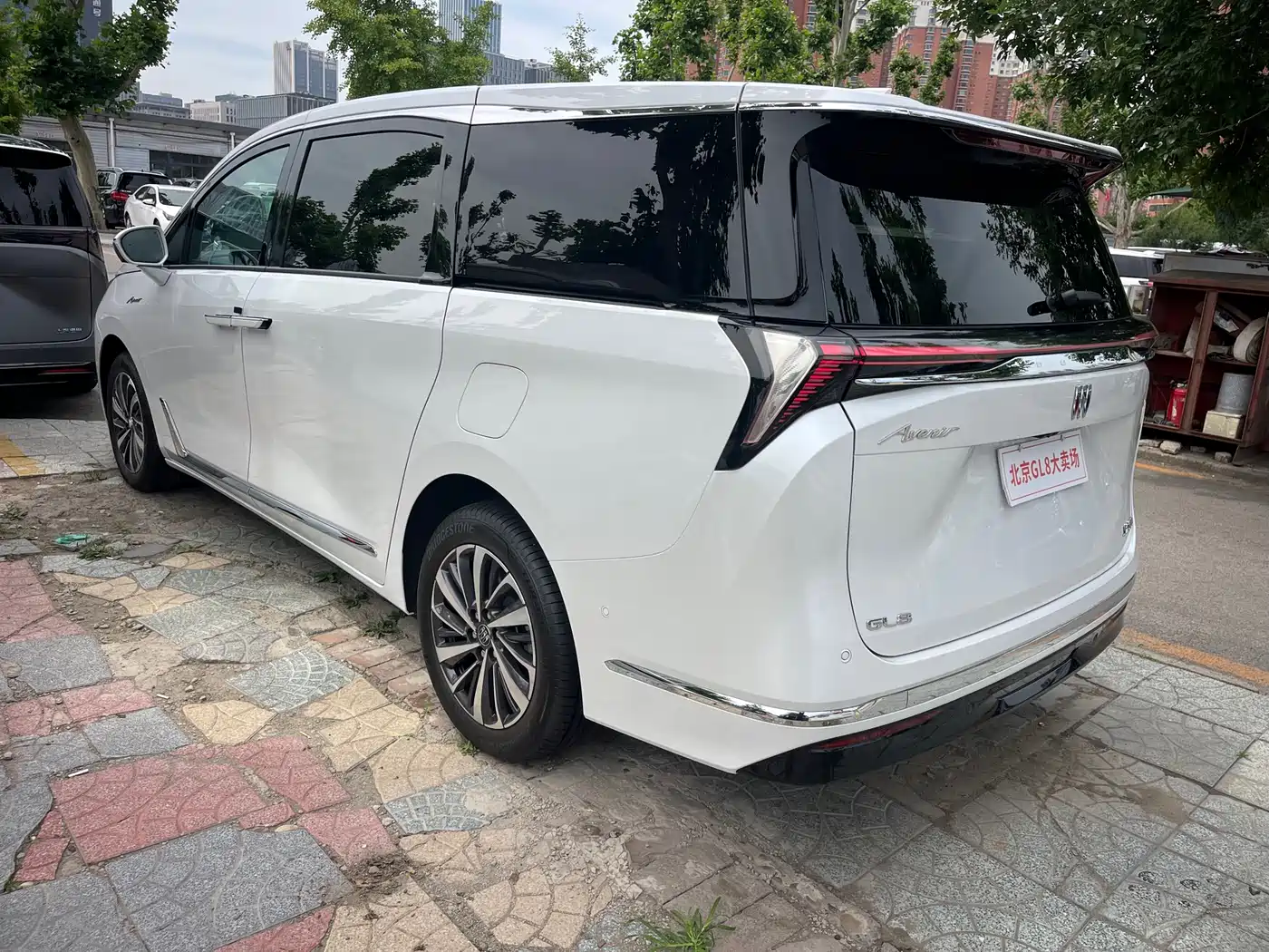 Buick GL8 2026 Luzun Luxury Edition фото 9