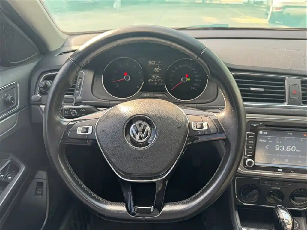 Volkswagen Lavida 2017 1.6L Automatic Comfort Edition фото 14