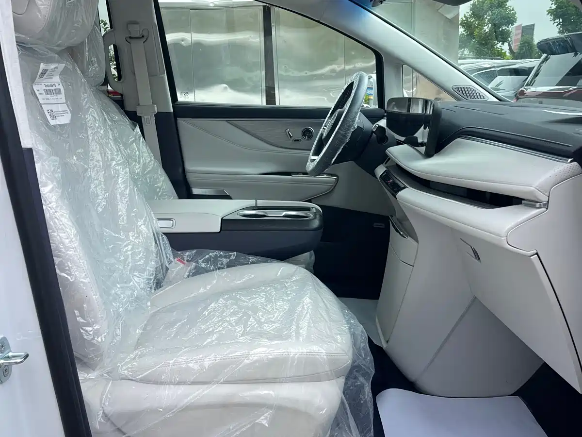 Buick GL8 2026 Luzun Luxury Edition фото 19