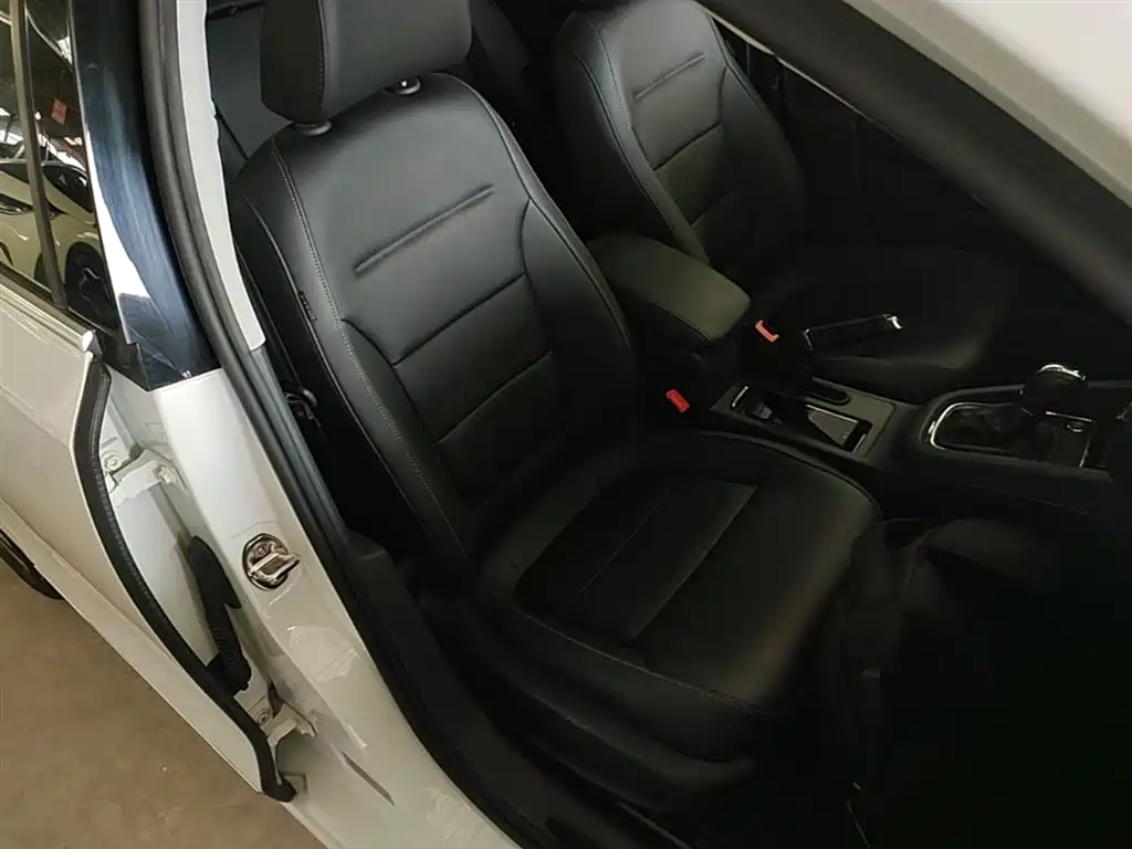 Volkswagen Sagitar 2017 1.6L Automatic Comfort фото 25