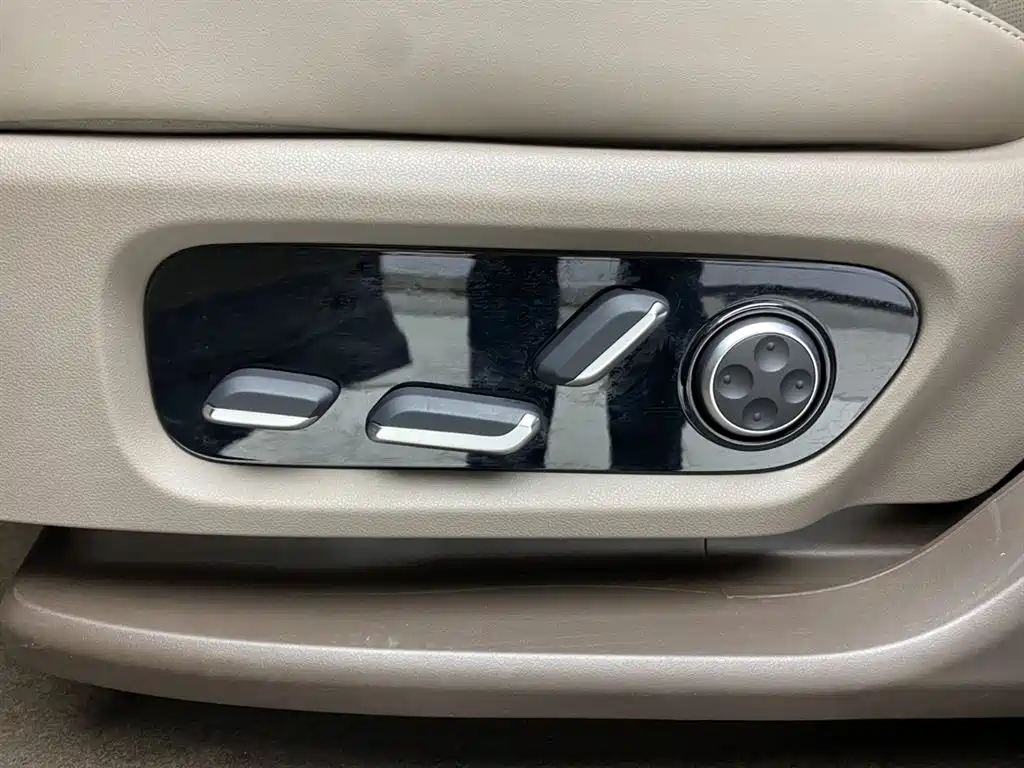 AITO Wenjie AITO M9 2025 Extended Range Ultra 52kWh 6-Seater фото 29