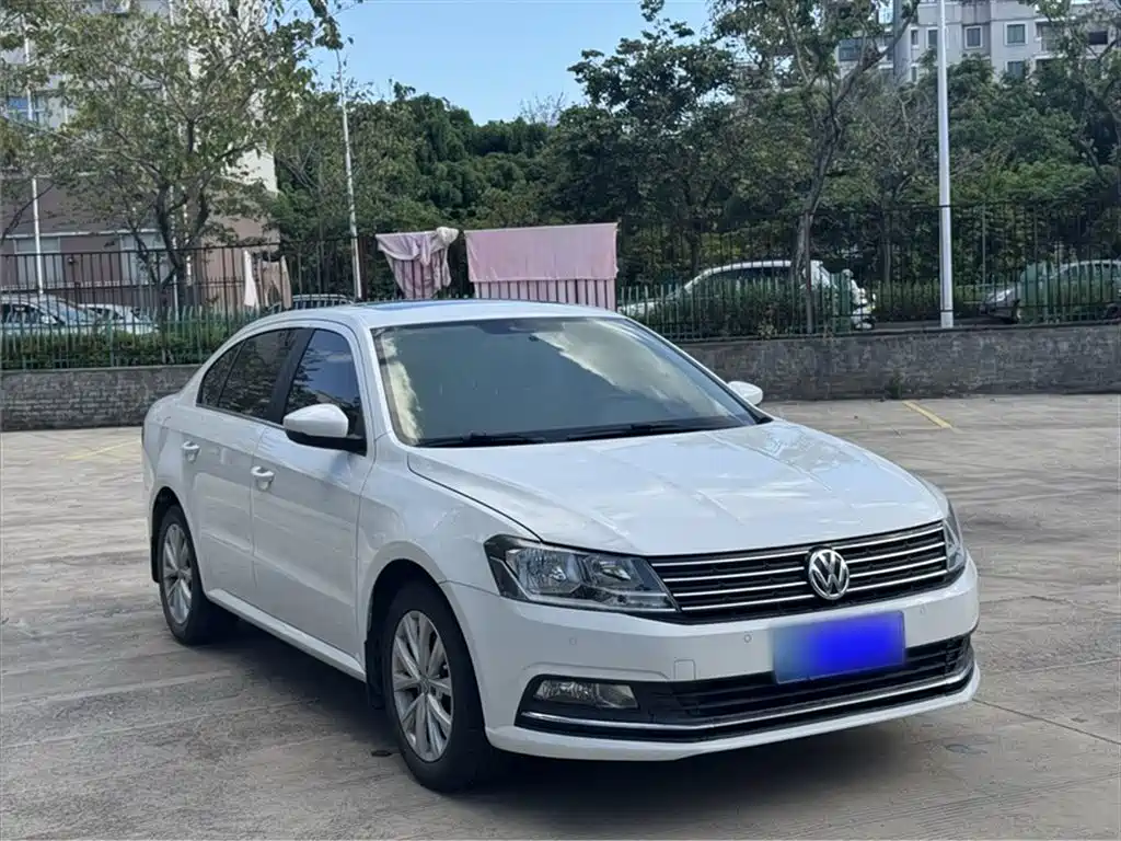 Volkswagen Lavida 2017 1.6L Automatic Comfort Edition фото 6