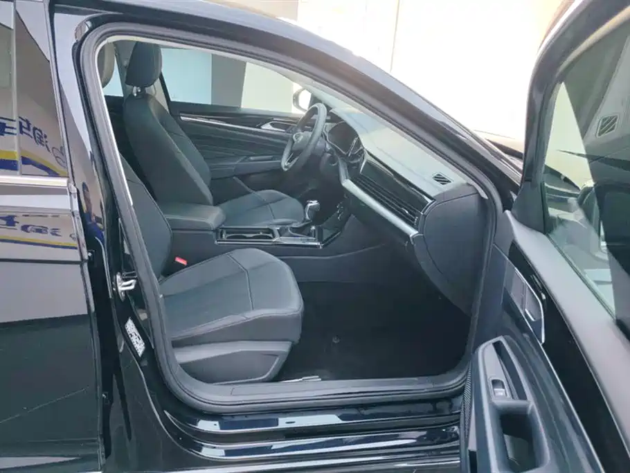 Volkswagen Passat 2024 280TSI Business Edition фото 8