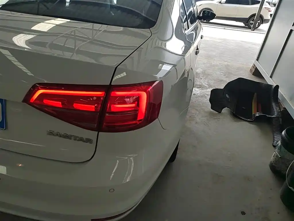 Volkswagen Sagitar 2017 1.6L Automatic Comfort фото 8