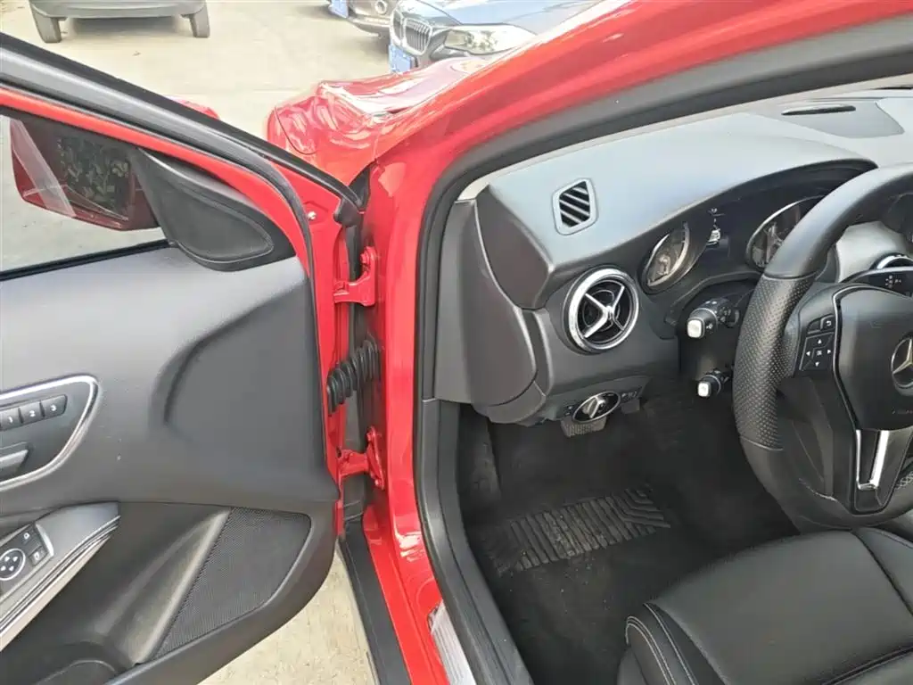 Mercedes-Benz GLA 2016 GLA 200 Dynamic фото 16