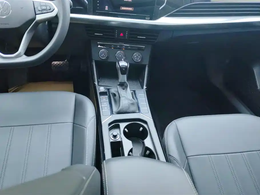 Volkswagen Passat 2024 280TSI Business Edition фото 16