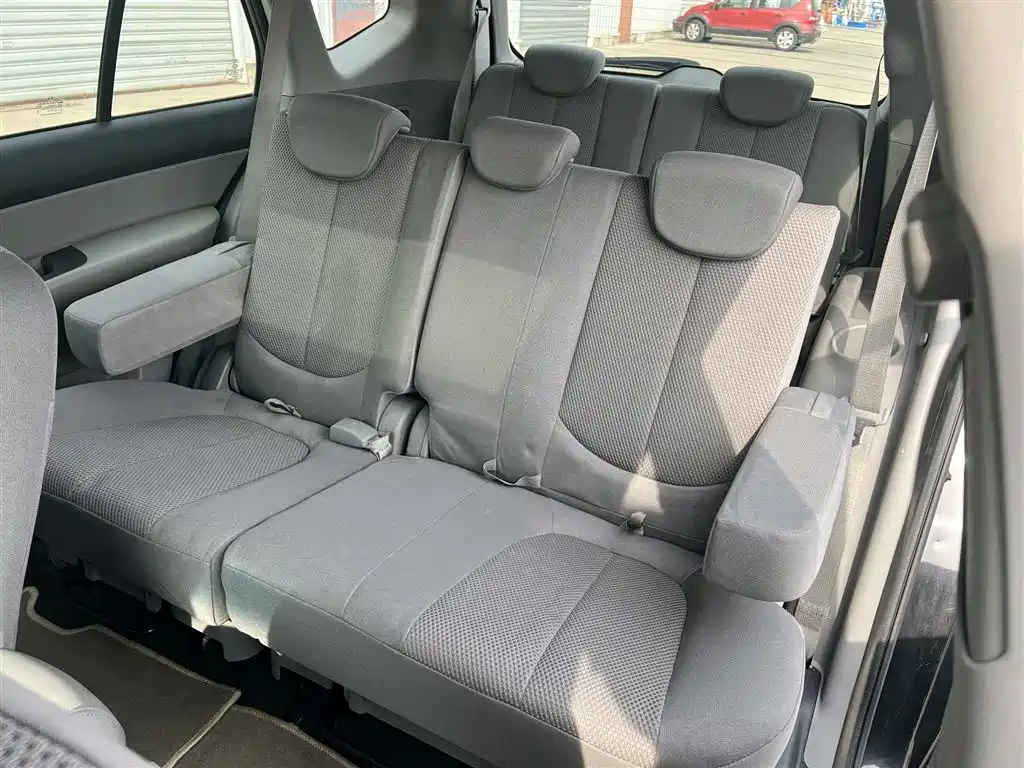 Kia Carens 2011 2.0L 7-Seater Automatic Standard фото 15