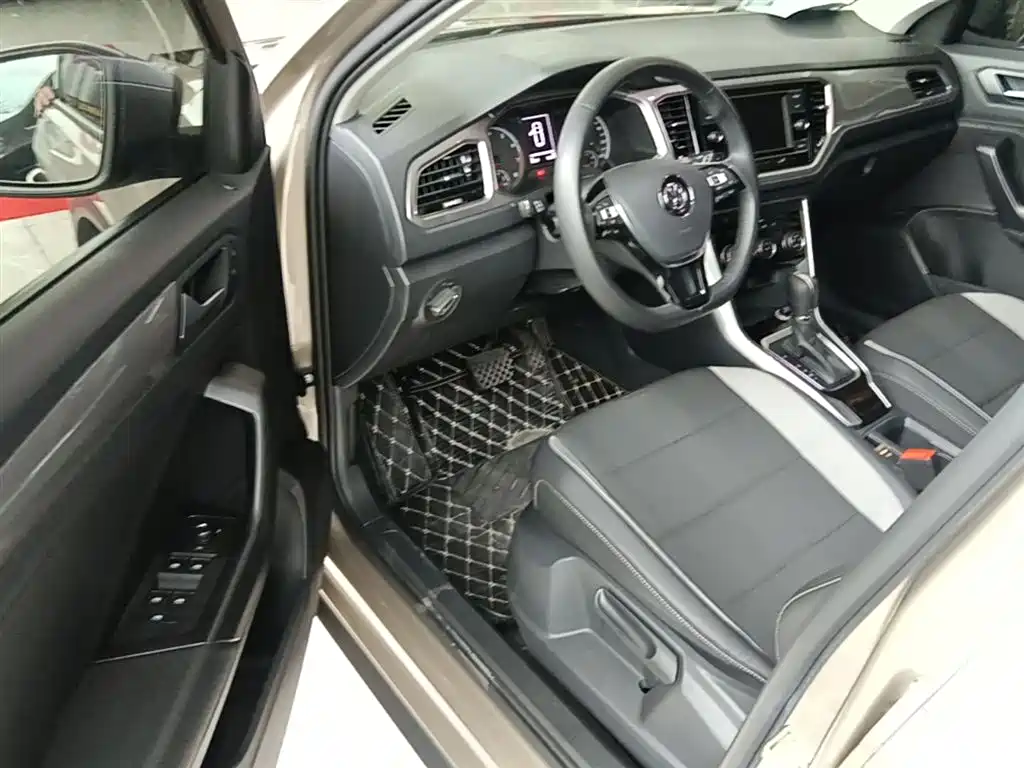 Volkswagen T-ROC 2020 230TSI DSG 2WD Progressive фото 16
