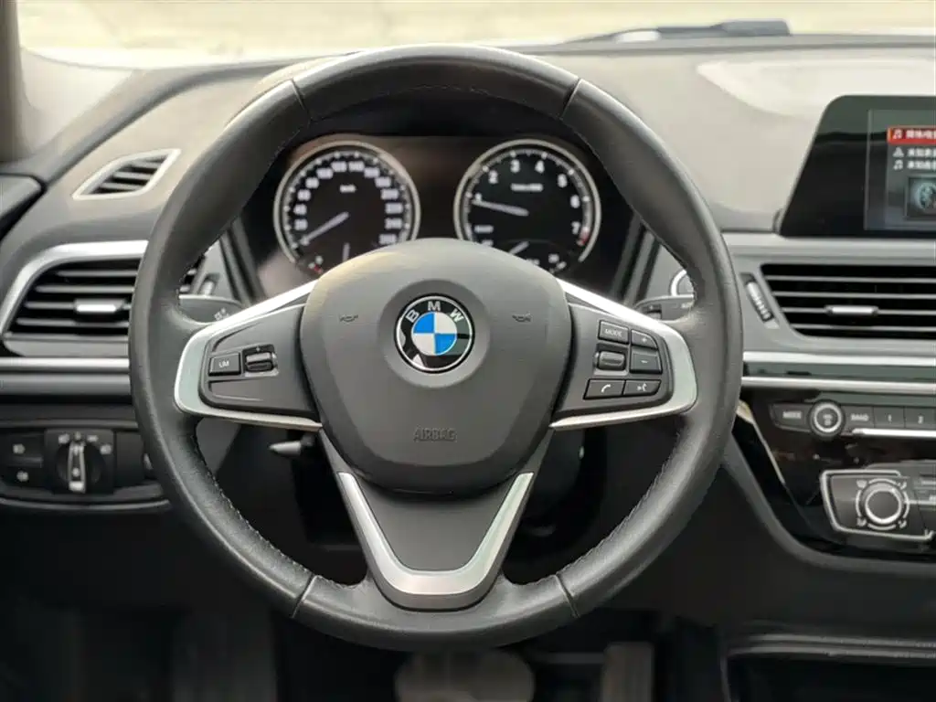 BMW 1 Series 2018 Facelift 118i Sport фото 16