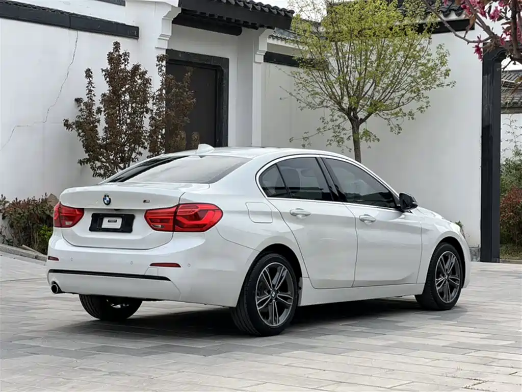 BMW 1 Series 2018 Facelift 118i Sport фото 22