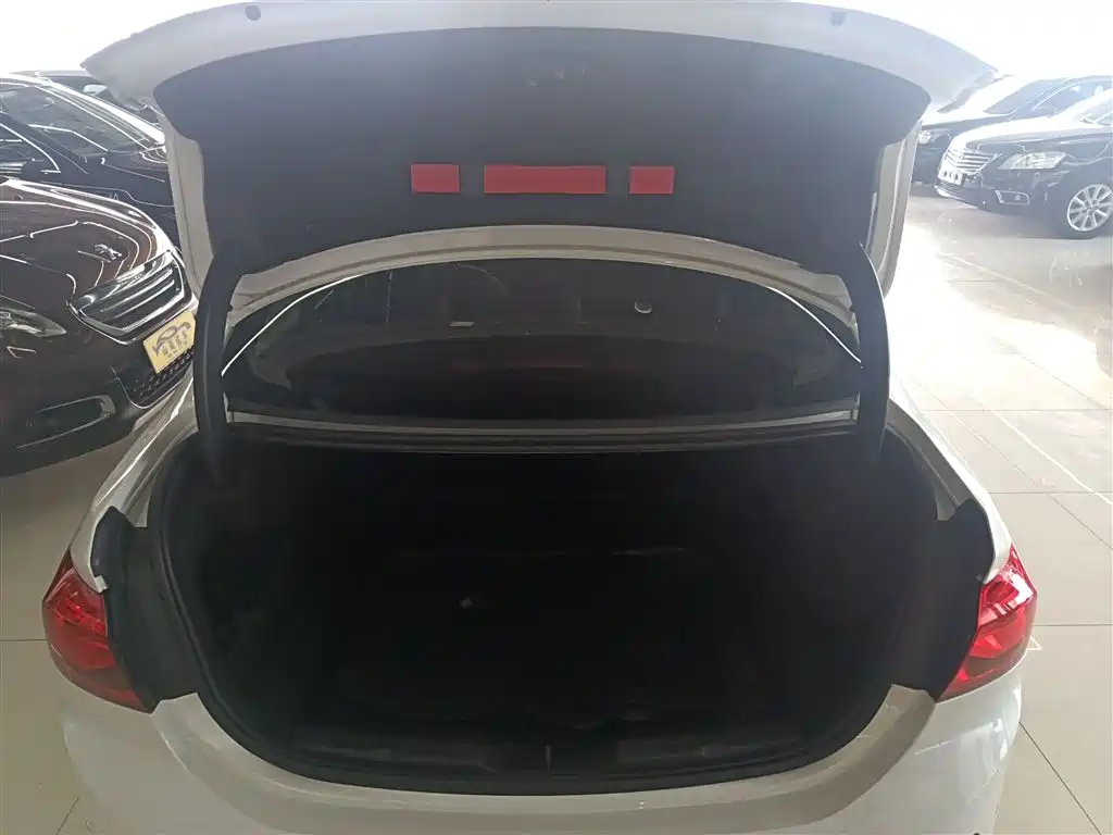 BMW 1 Series 2018 Facelift 118i Sport фото 9