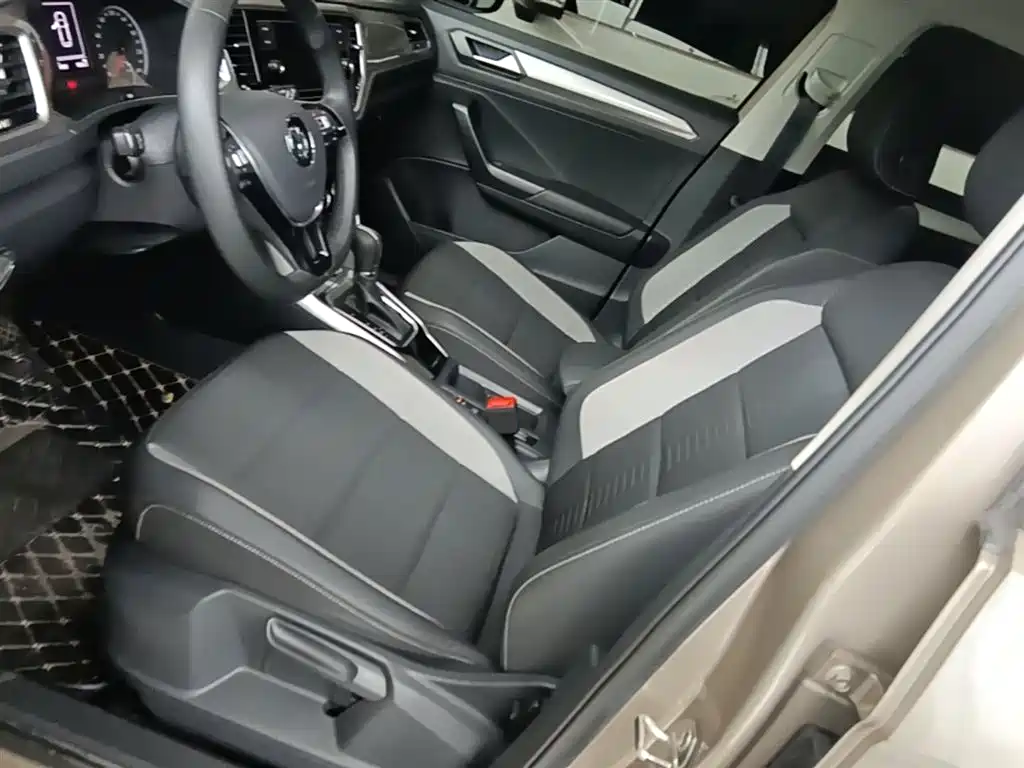 Volkswagen T-ROC 2020 230TSI DSG 2WD Progressive фото 15
