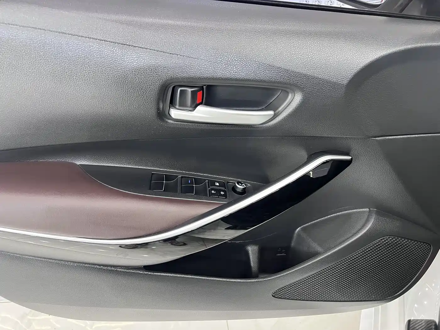 Toyota Levin 2021 Dual Engine 1.8H E-CVT Luxury Edition фото 8