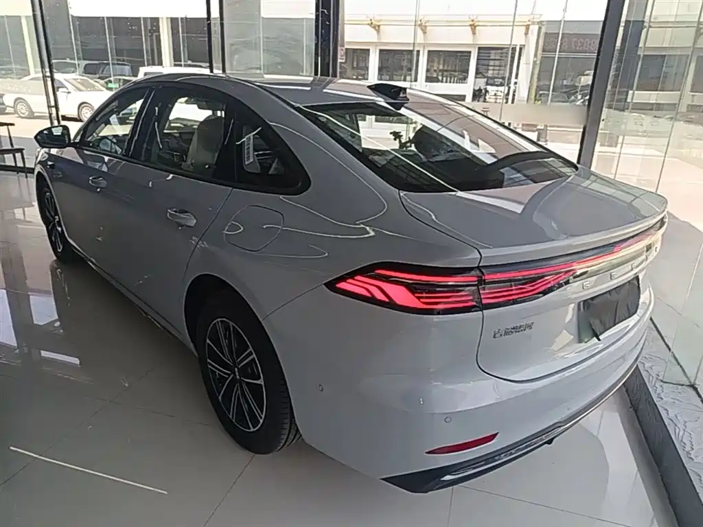 Geely Galaxy Galaxy A7 2025 EM-i 70km Voyage Edition фото 5