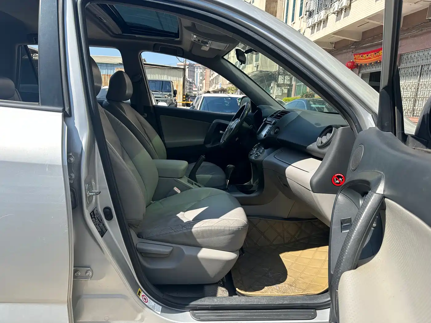 Toyota RAV4 Rongfang 2011 2.4L Automatic 4WD Ultimate Navigation Edition фото 12