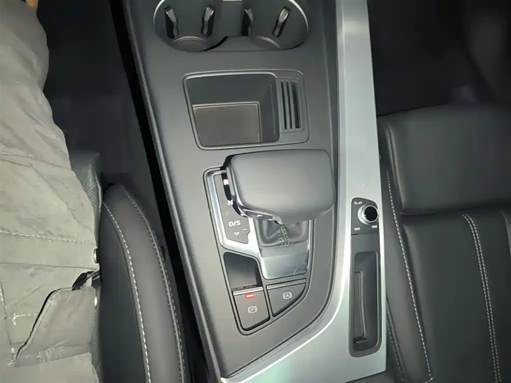 Audi A4L 2024 40 TFSI Fashion Dynamic фото 14